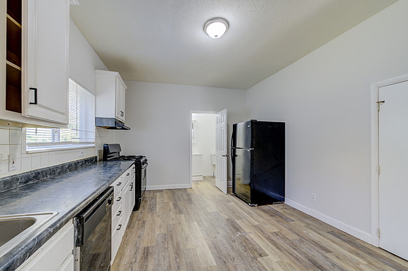 Mary Ave-111