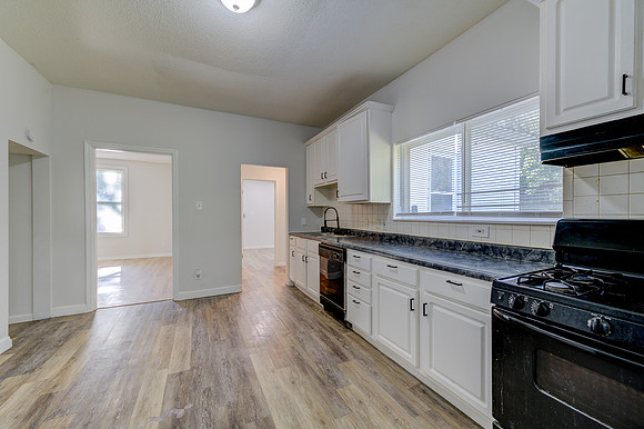 Mary Ave-113