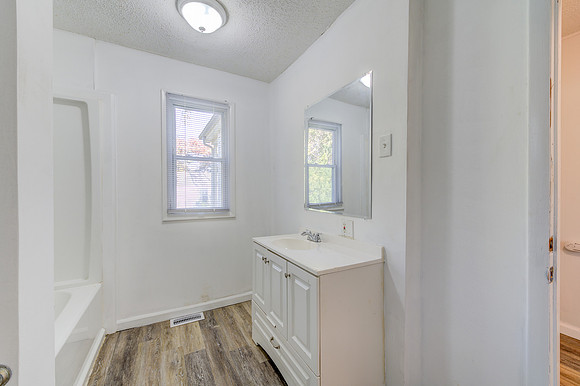 Mary Ave-115
