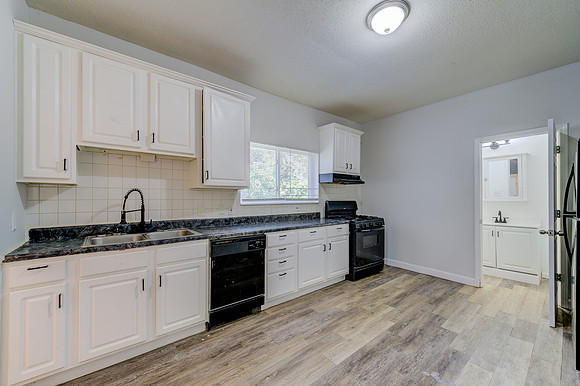 Mary Ave-110